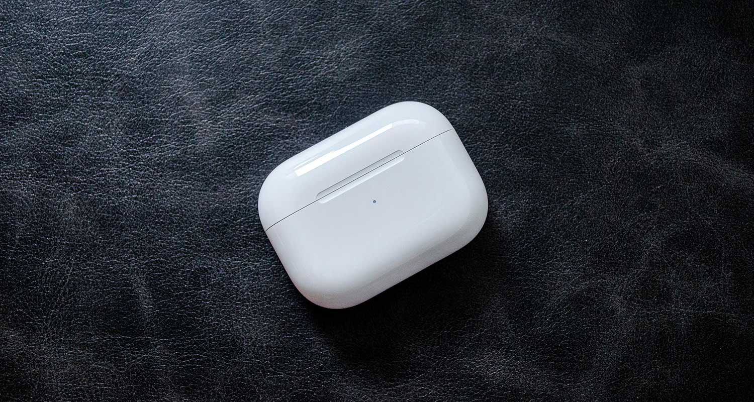 close the airpods case