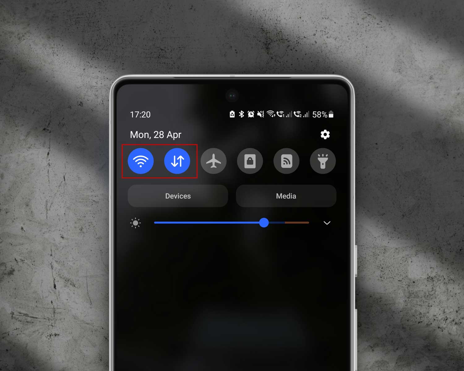 turn on off wifi in android